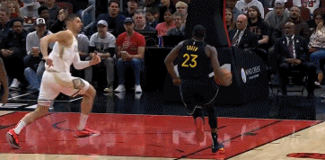 影响了平衡!追梦扣飞但吹了武器犯规 公牛挑战失败&追梦两罚